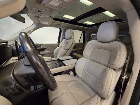 Used 2019 Lincoln Navigator Reserve AWD/4WD image 10