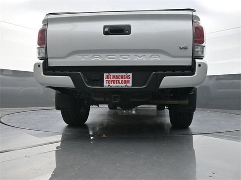 Used 2023 Toyota Tacoma TRD Sport image 32