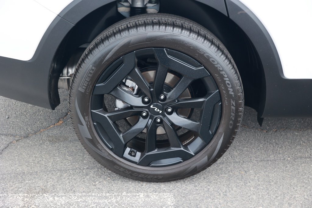 Used 2025 Kia Telluride EX w/ EX Captain's Chair Package FWD image 11