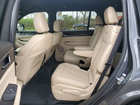 Used 2025 Jeep Grand Cherokee L Limited image 9