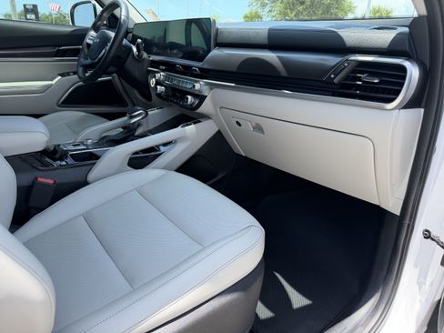 Certified 2024 Kia Telluride S FWD image 12