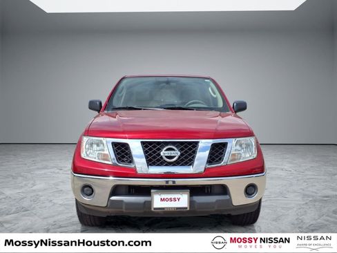 Used 2010 Nissan Frontier SE image 3
