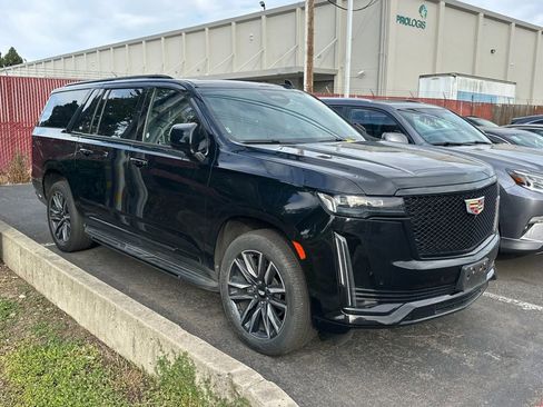 Used 2022 Cadillac Escalade ESV Sport AWD/4WD image 2