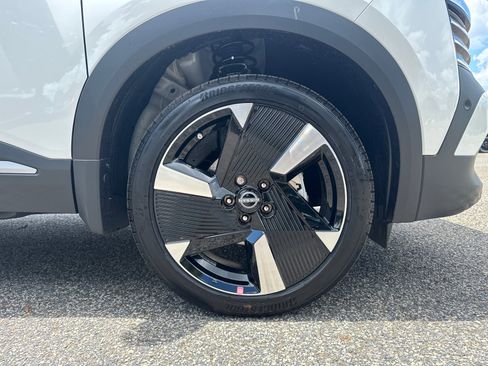 New 2025 Nissan Kicks SR w/ Illumination Package image 12