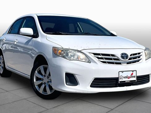 Used 2013 Toyota Corolla LE FWD image 2