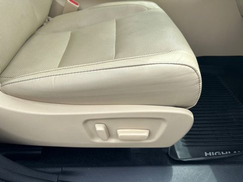 Used 2019 Toyota Highlander Limited image 28