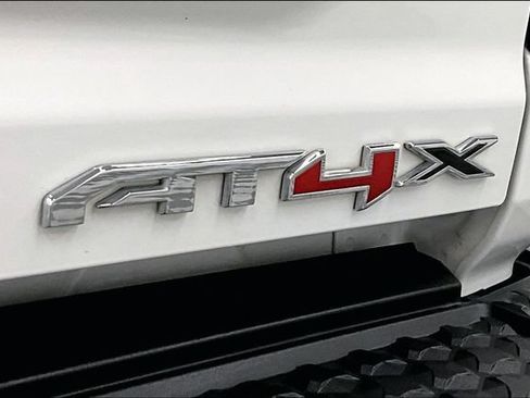 Used 2024 GMC Canyon AT4X AWD/4WD image 9