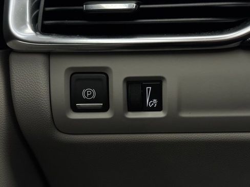 Used 2020 Cadillac XT4 Luxury w/ Cold Weather Package image 36