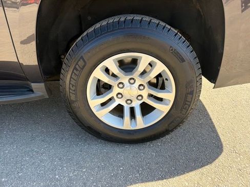 Used 2017 Chevrolet Suburban LT image 36