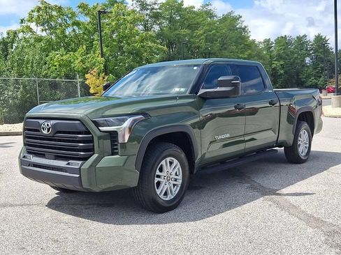 Used 2022 Toyota Tundra SR5 w/ SR5 Convenience Package AWD/4WD image 5