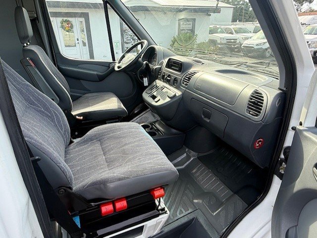 Used 2003 Dodge Sprinter 2500 RWD image 13