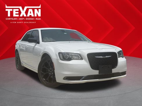 Used 2019 Chrysler 300 Touring w/ Sport Appearance Package RWD image 1