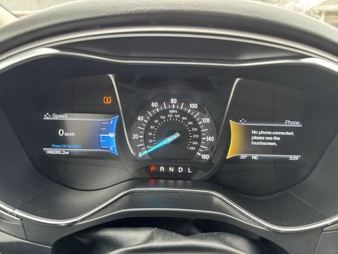 Used 2017 Ford Fusion SE w/ Fusion SE Technology Package image 10