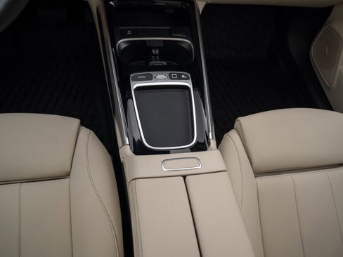 Used 2026 Mercedes-Benz GLB 250 4MATIC image 24