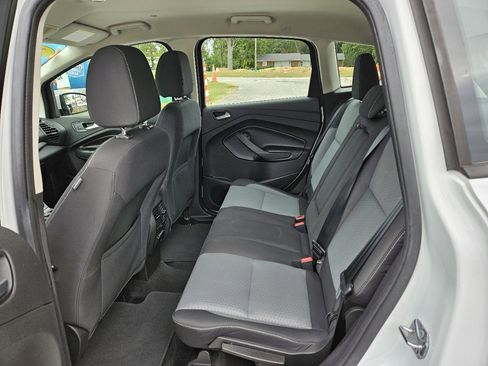 Used 2017 Ford C-MAX SE image 16