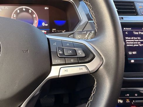 Used 2022 Volkswagen Tiguan SE image 17