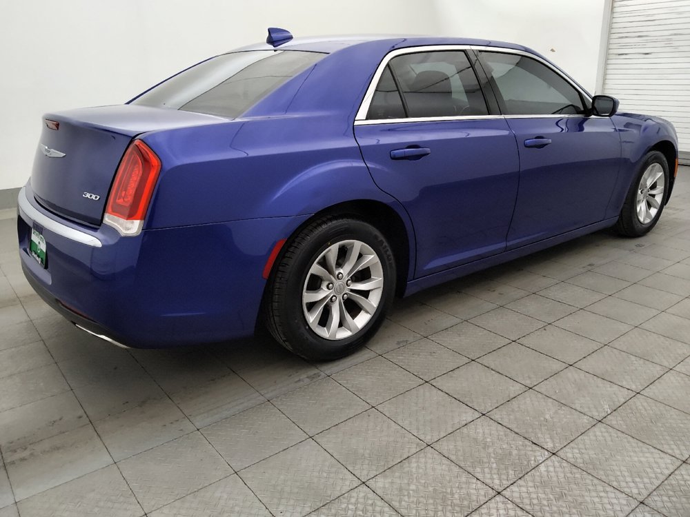 Used 2021 Chrysler 300 Touring RWD image 10