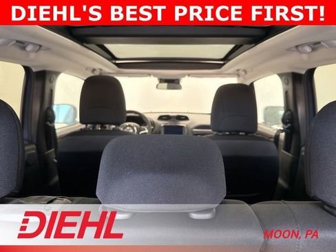 Used 2023 Jeep Renegade Latitude w/ Sun/Sound Group AWD/4WD image 10