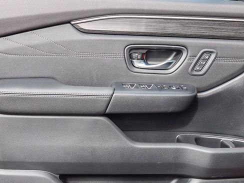 New 2026 Honda Pilot Touring image 17