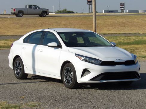 Used 2024 Kia Forte LXS FWD image 4