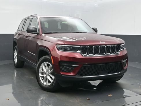 New 2026 Jeep Grand Cherokee Laredo image 2