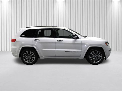 Certified 2017 Jeep Grand Cherokee Overland w/ Jeep Active Safety Group AWD/4WD image 2