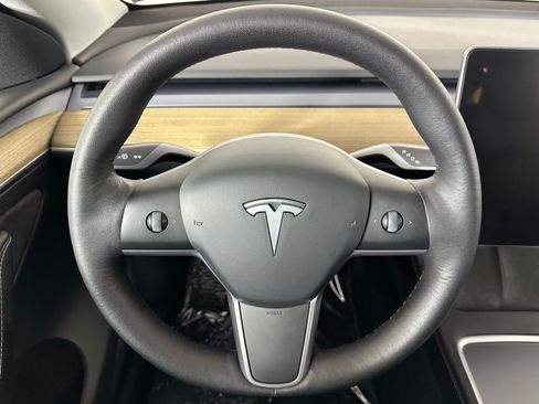 Used 2022 Tesla Model Y Long Range image 13
