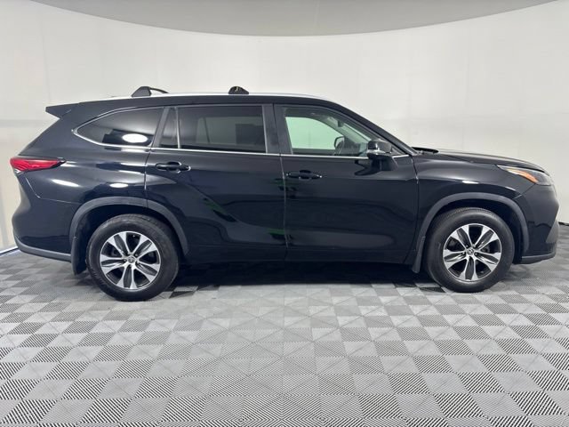 Used 2023 Toyota Highlander XLE AWD/4WD image 37