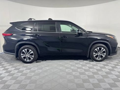 Used 2023 Toyota Highlander XLE AWD/4WD image 37