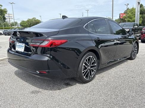 Used 2025 Toyota Camry XLE FWD image 3
