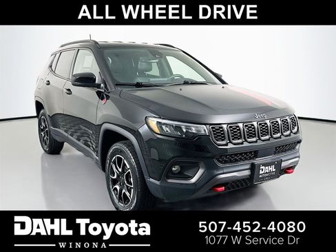Used 2025 Jeep Compass Trailhawk AWD/4WD image 1