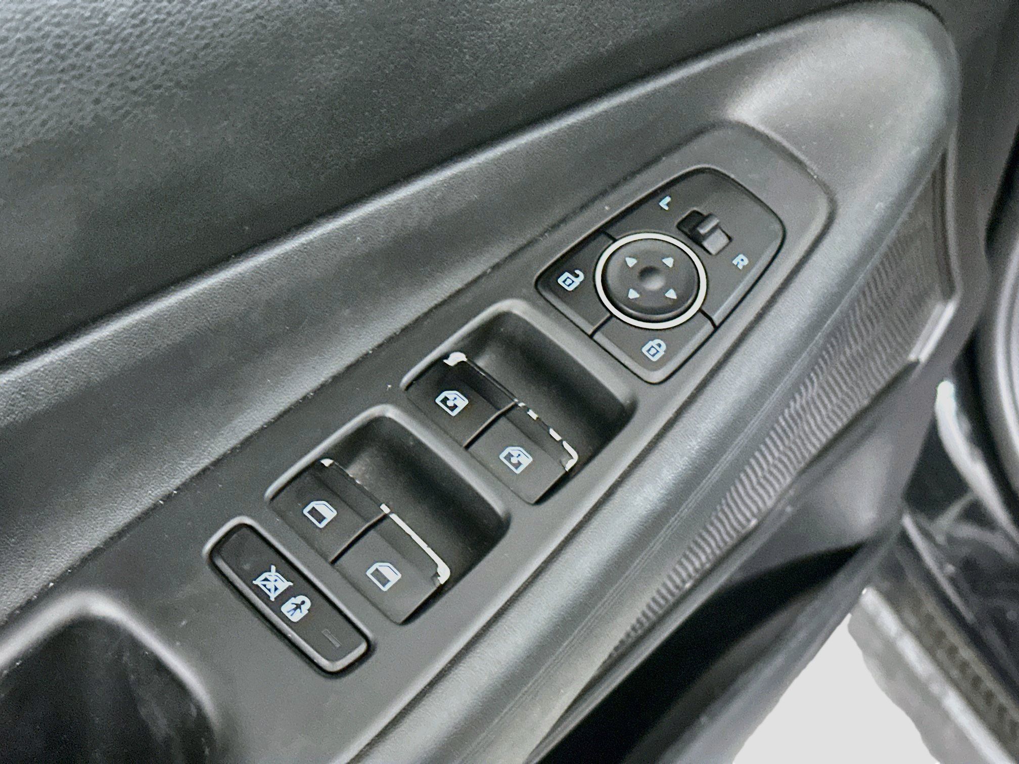 Used 2019 Hyundai Santa Fe SEL FWD image 15