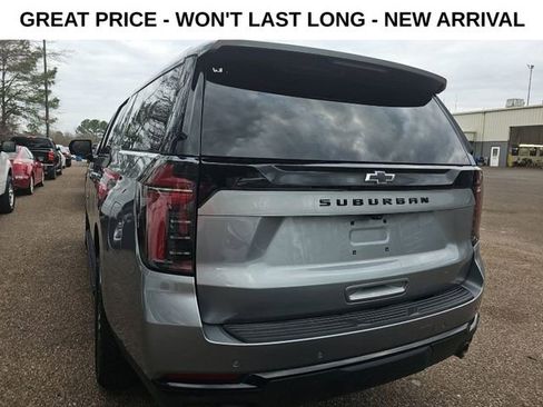 Used 2025 Chevrolet Suburban Z71 image 11
