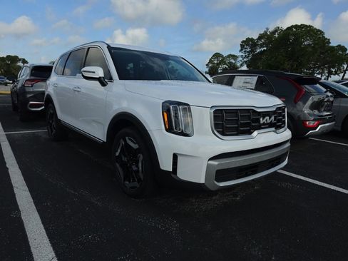 Used 2023 Kia Telluride S w/ S Sunroof Package AWD/4WD image 2