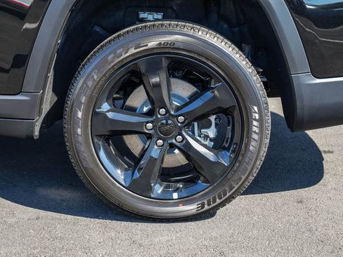 New 2025 Jeep Grand Cherokee L Altitude image 10