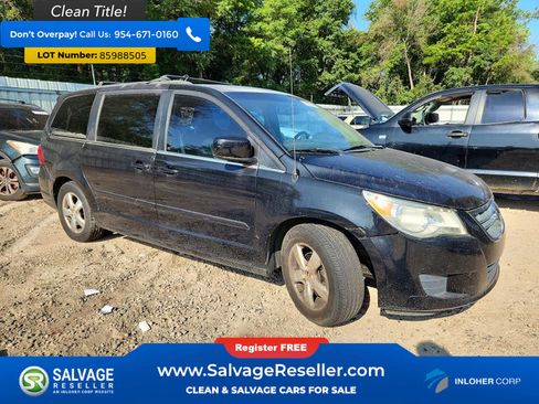 Used 2011 Volkswagen Routan SE FWD image 5
