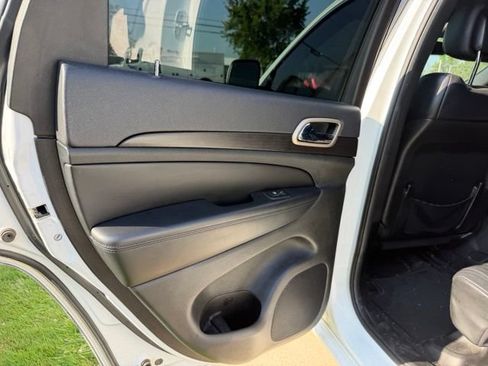 Used 2014 Jeep Grand Cherokee Altitude AWD/4WD image 17