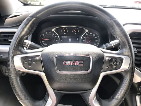 Used 2023 GMC Acadia SLE image 14