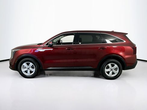 Used 2025 Kia Sorento LX image 8