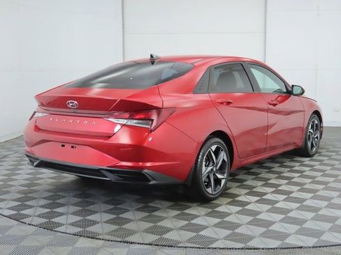 Used 2023 Hyundai Elantra SEL w/ Convenience Package image 5