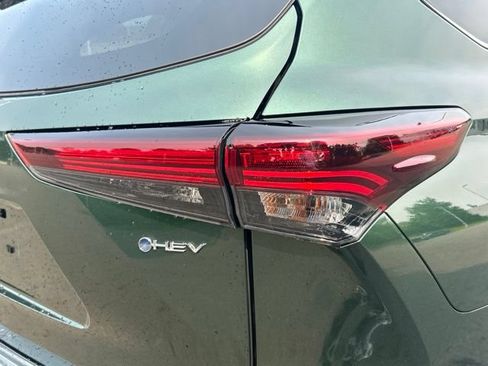 Certified 2025 Toyota Highlander Platinum AWD/4WD image 19