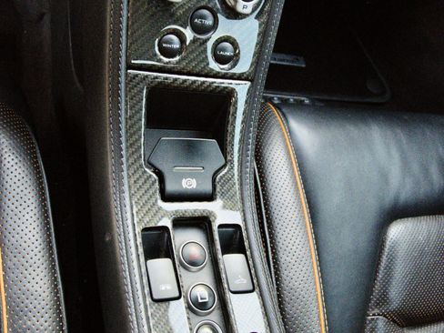 Used 2015 McLaren 650S Spider RWD image 20