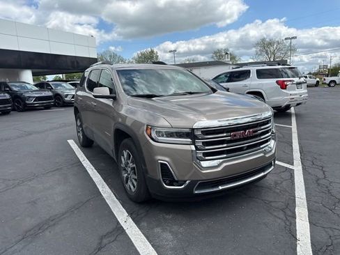 Certified 2023 GMC Acadia SLT w/ Technology Package AWD/4WD image 3