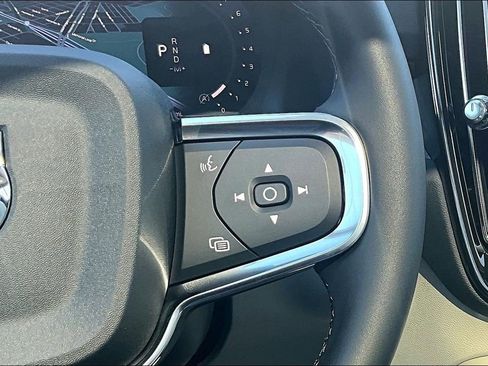 New 2026 Volvo XC40 B5 Plus image 25