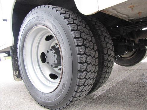 Used 2013 Ford F550 4x4 SuperCab Super Duty w/ Payload Upgrade Pkg image 26