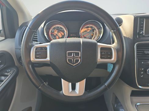 Used 2013 Dodge Grand Caravan SXT w/ UConnect Hands-Free Group FWD image 10