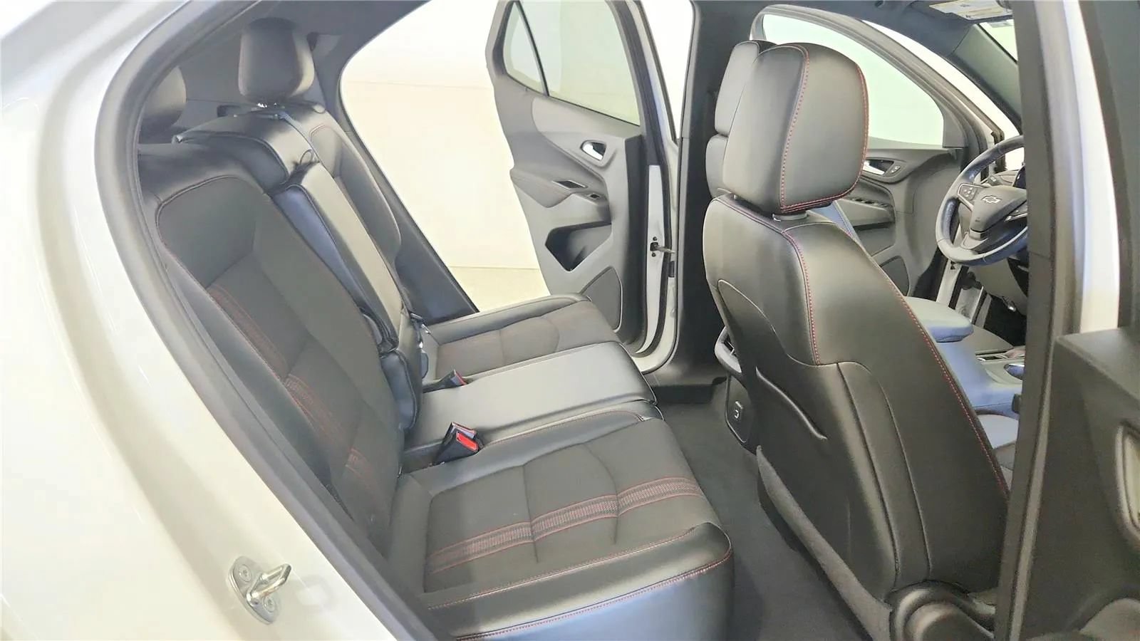Used 2022 Chevrolet Equinox RS FWD image 29