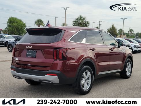 Certified 2025 Kia Sorento LX FWD image 6