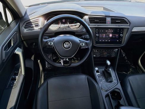 Used 2019 Volkswagen Tiguan SE w/ Panoramic Sunroof Package FWD image 15