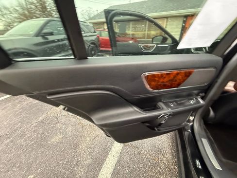 Used 2017 Lincoln Continental Reserve w/ Climate Package image 14